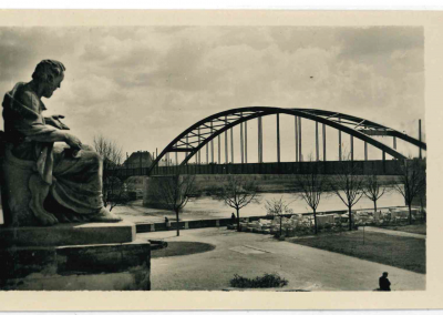 Híd és szobor képeslap